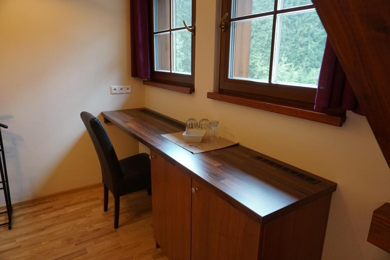 Jezirko Lesni Restaurant & Penzion Jáchymov Buitenkant foto